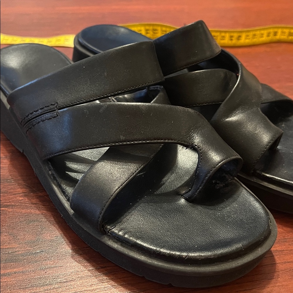 BareTraps ladies Black Slide Sandals
Size 8. 1/2